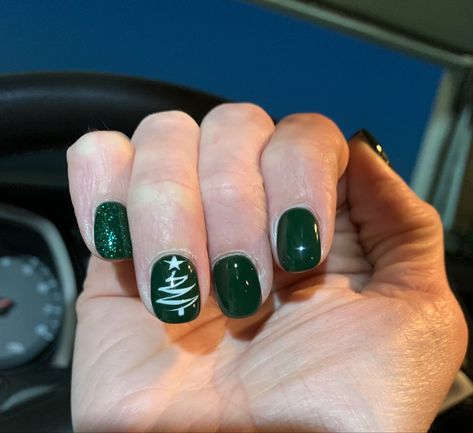 Christmas Nails 2023 Simple, Christmas Green Nails, Green Christmas Nail Designs, Green Christmas Nails, Green Acrylic Nails, Coffin Nails Matte, Hippie Nails, Christmas Gel Nails, Winter Nails Acrylic