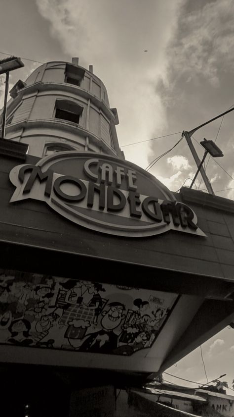 Cafe Mondegar Mumbai, Mumbai Cafe Snapchat, Colaba Causeway Mumbai Aesthetic, Kolkata Snapchat Story, Colaba Mumbai Aesthetic, Mumbai Cafe, Aesthetic Mumbai, Mumbai Aesthetic, Mumbai Trip