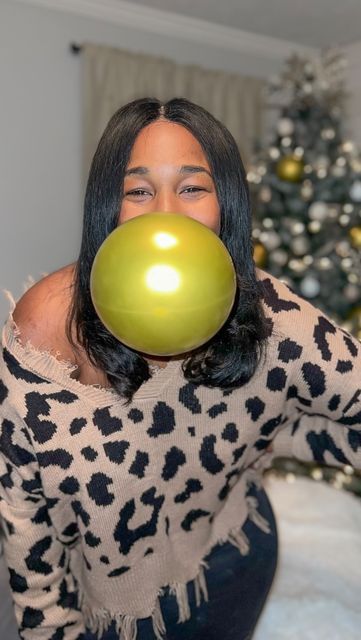 Tiffany | Muva & diyMoM on Instagram: "First save this video because hands down, you can add your own twist to these super easy DIY Oversized Christmas Ornaments. Backstory I needed some fillers and my Hobby Lobby cart range up a bit more than my pockets appreciated so I got to thinking 🤔 and we’ll it just made sense! First off nobody should be all up in your tree anyway, so why not try this, especially when you can experiment and create different colors using a combination of balloons, but I f Balloons As Ornaments, Balloon Christmas Tree Ornaments, Diy Oversized Christmas Ornaments, Oversized Christmas Ornaments, Twisting Balloons, Real Christmas, Metallic Balloons, My Hobby, Christmas Balls