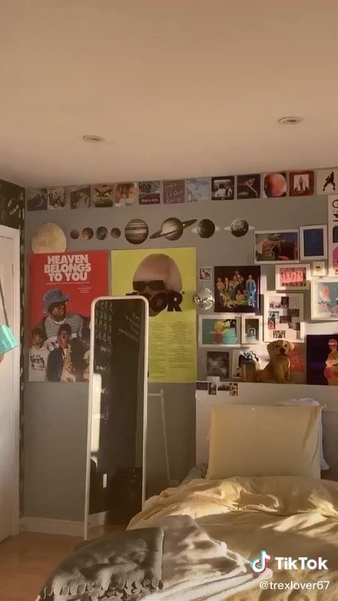 Gorpcore Room, Bedroom Videos, Rock Bedroom, Ideas Decorar Habitacion, Chambre Inspo, Room Decor Grunge, Videos Aesthetic, Retro Room, Grunge Room