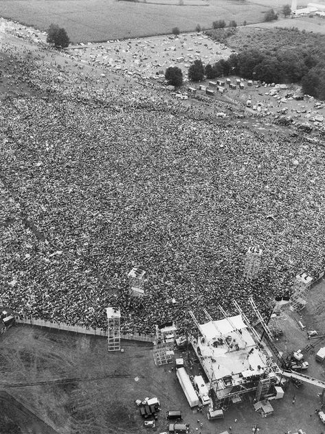 Woodstock. Yes those are people. Woodstock '99, Woodstock Photos, Woodstock Hippies, Woodstock Music, Woodstock 1969, Woodstock Festival, Rick Y Morty, Rock Festivals, Modern Music