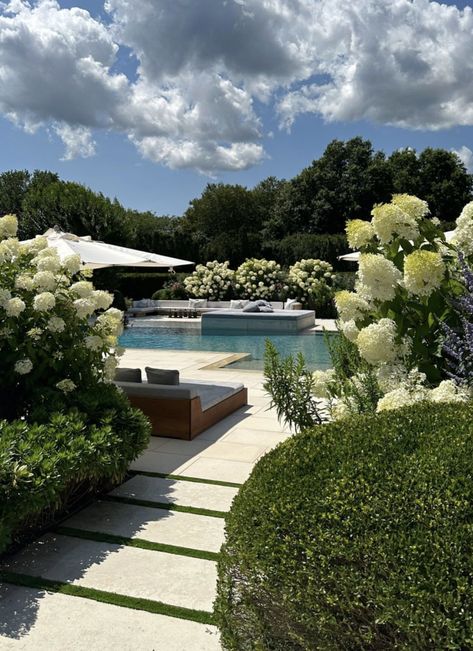 Dream Home Garden, Old Money Backyard, Hampton Style Pool, Rich Backyard, Backyard Hydrangeas, Big Backyard Ideas, Hamptons Backyard, French Backyard, White Picket Fence Ideas