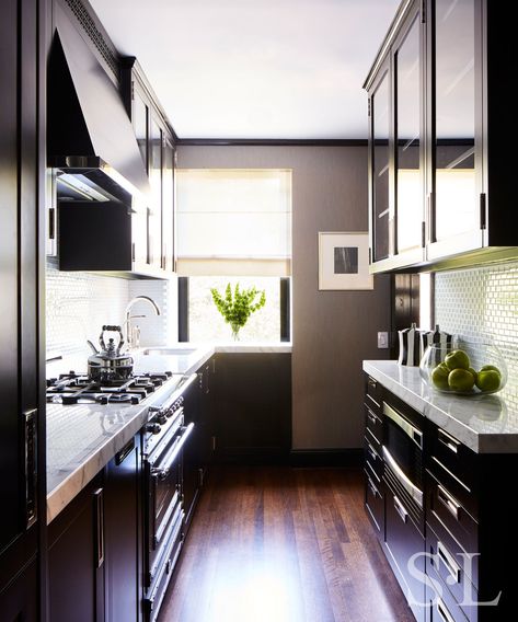 Galley Kitchen with Black Cabinets- ELLEDecor.com Black Galley Kitchen, Galley Kitchen Cabinets, White Galley Kitchens, Small Galley Kitchen Designs, Galley Kitchen Remodel Ideas, Galley Kitchen Ideas, Galley Kitchen Design, Galley Kitchen Remodel, Galley Style Kitchen