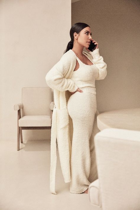 Kim Kardashian SKIMS Cozy Collection Campaign | Fashion Gone Rogue Kim Kardashian Blazer, Urban Outfitters Outfit, Skims Outfit, Jogger Outfit, Best Loungewear, Pijamas Women, Lounge Outfits, Kim Kardashian Outfits, Kardashian Outfit