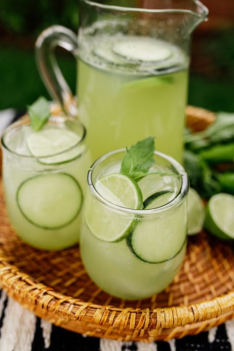 Aqua Fresca Recipes, Cucumber Agua Fresca, Horchata Recipe, Unclog Arteries, Agua Fresca Recipe, Recetas Puertorriqueñas, Lime Drinks, Mexican Drinks, Cucumber Water