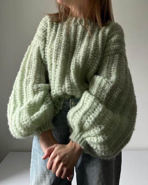 Ready to spring! Finally made the Fluffy sweater for myself, not for a commission 😁 In love with this shade of green, and I’m obsessed with these shades now 💔💔 It’s my first ribbed Fluffy, and also the first one made from alpaca silk by Drops, it turned out so soft and cozy! Thanks @katr_crochet for the inspo to make one from this yarn 😍 Pattern: The Fluffy Pattern by me @kuzo.knits . . . tags: #handmade #crochet #yarn #knitting #amigurumi #crochetersofinstagram #crochetaddict #crochetlo... Soft Crochet Sweater, Crochet Alpaca Yarn, Fluffy Sweater Crochet, Fluffy Wool Crochet, Crochet Ideas With Fluffy Yarn, Crochet Fluffy Sweater, Fluffy Crochet Sweater, Crochet With Fluffy Yarn, Crochet Fluffy Yarn