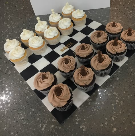 Chess Cupcake Ideas, Chess Cupcakes, Chess Decorations Party, Chessboard Cake Birthday, Chess Wedding Theme, Chess Dessert, Chess Party Theme, Chess Birthday Party, Chess Birthday