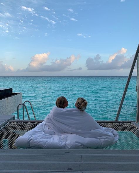 Barbara Kristoffersen, Amanda Marie, Beach Watch, Laying On The Beach, Vacation Goals, Fotos Goals, Malibu Barbie, Best Friends Aesthetic, Vacation Mode