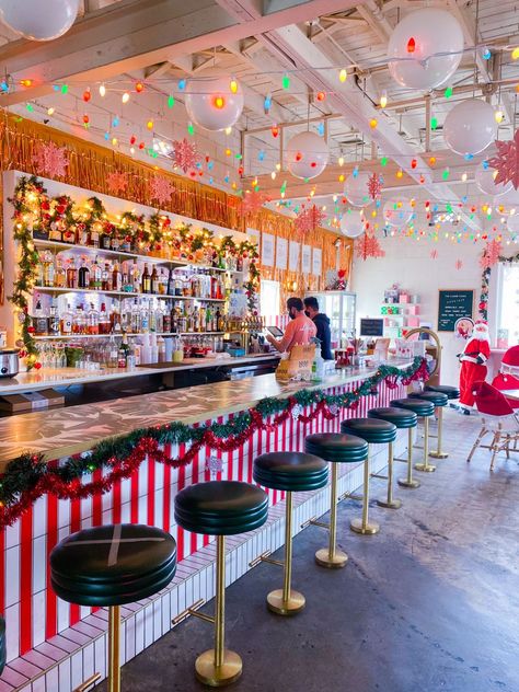 Christmas Pop Up Bar Diy, Pop Up Christmas Bar Ideas, Christmas Decorations For A Restaurant, Christmas Decor For Restaurant, Christmas Bar Decorations Restaurant, Christmas Decor Ideas Restaurant, Restaurant Holiday Decor, Christmas Bar Decor, Restaurant Christmas Decor Ideas