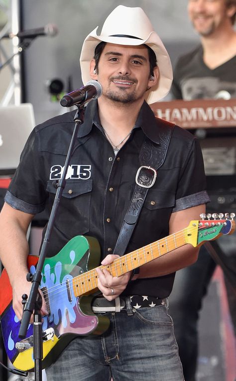 Brad Paisley Brad Paisley, Couple Songs, Graduation Ceremony, Hot Pics, Big Picture, On Stage, Illinois, Musician, High School