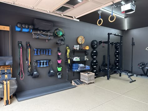 Minimal Garage Gym, Garage Gym Combo, Garage Gym Ideas Black Walls, Garage Half Gym Half Workshop, Half Gym Half Garage, Garage Gym With Storage, Gym Garage Ideas Small, Black Garage Gym, Home Gym In Garage