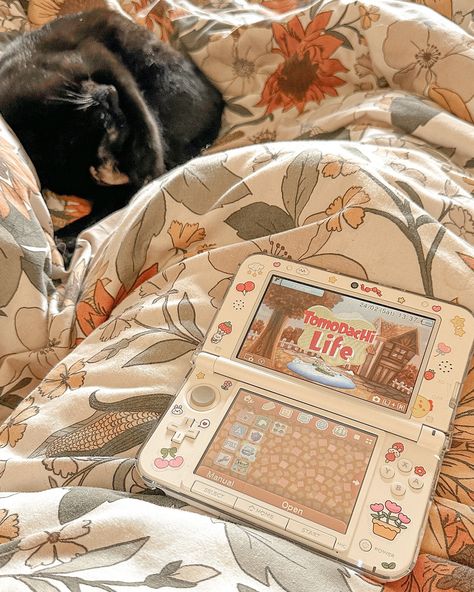 Happy Thursday everyone🤎✨ What have you all been up to this week?🥰 I’ve spent a lot of my week playing my old DS/3DS games & arranging travel/accommodation for upcoming things👀 Do you have a favourite DS/3DS game? I’ve been hooked on Tomodachi Life & The Urbz🧡 • • • #nintendo #nintendo3ds #nintendods #nintendodsgames #nintendo3dsgames #tomodachigame #tomodachilife #animalcrossing #gaming #handheldgaming #cozygamer #cozygames #cozyhome Ds Games Nintendo, Cute Nintendo Games, Ds Games Aesthetic, Tomodachi Life Aesthetic, Nintendo 3ds Aesthetic, Aesthetic Video Games, 3ds Aesthetic, Ds Aesthetic, Nintendo Aesthetic