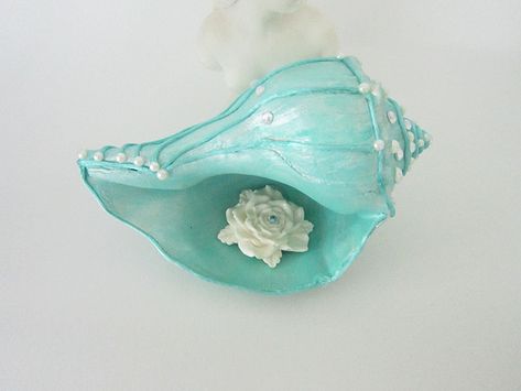 aqua and pearl conch shell painted | gina argyrou | Flickr Conch Shells, Seashell Projects, Nautical Crafts, Seashell Painting, Mermaid Diy, Shell Crafts Diy, Sea Crafts, Coastal Beach Decor, Painted Shells