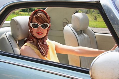 https://flic.kr/p/75ZKHa | The Cherry Closet vintage website styling. Scarf Aesthetic, Car Outfit, Head Scarf Styles, Look Vintage, Mirrored Sunglasses Women, Scarf Hairstyles, Square Scarf, Head Scarf, Scarf Styles