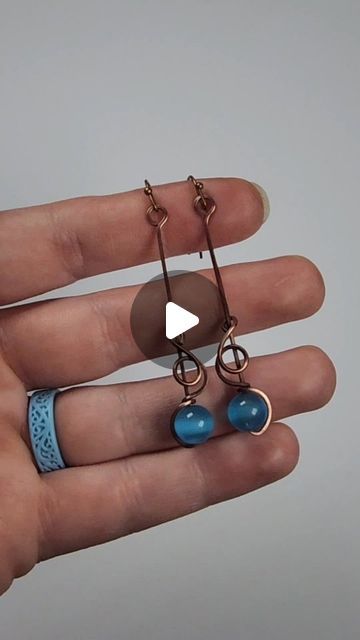 Earrings Handmade Tutorial, Twisted Jewelry, Rock Creations, Wire Earrings Handmade, Earrings Diy Handmade, Twist Jewelry, Jewelry Wire, Blue Cats, Wire Earrings