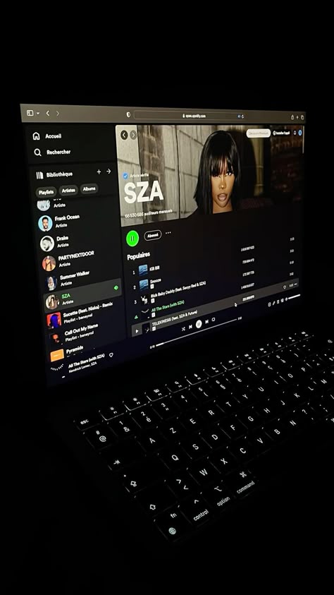 Spotify Background Aesthetic, Aesthetic Chill Photos, Sza Playlist, Spotyfi Music, Spotify Songs Aesthetic, Sza Spotify, Playlist Ideas Spotify, Playlist Spotify Aesthetic, Spotify Music Aesthetic