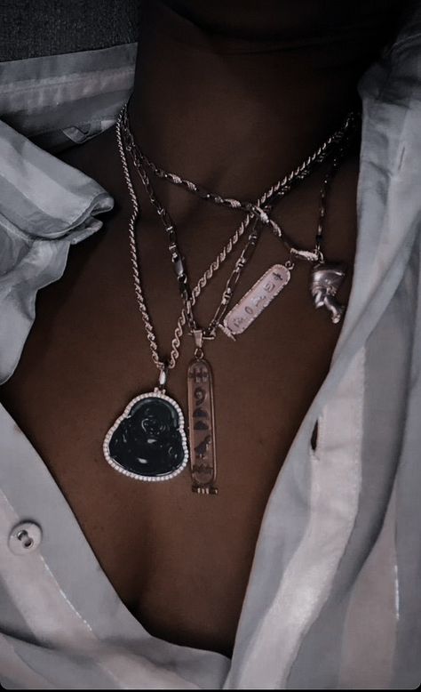 Necklaces On Black Women, Silver Necklaces Black Women, Silver Jewelry Black Women, Necklaces Black Women, Novel Aesthetic, Body Is A Temple, Chunky Jewelry, Girl Jewelry, Jewelry Lookbook