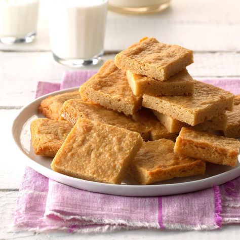 Chewy Peanut Butter Pan Squares Best Potluck Desserts, Chewy Peanut Butter Bars, Chewy Peanut Butter Cookie Recipe, Peanut Butter Squares, Peanut Butter Cookie Bars, Butter Cookie Recipe, Pudding Flavors, Potluck Desserts, Square Recipes