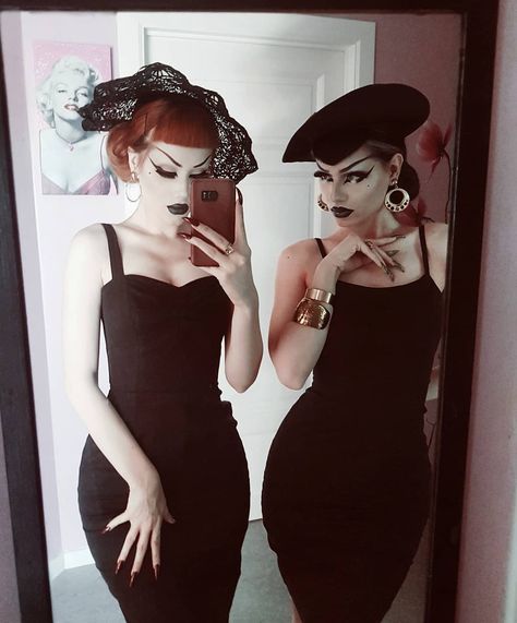 #lady_munster #dinamorti Best friend ❤ #twins Rockabilly Fashion Outfits, Gothabilly Fashion, Goth Glam, Afro Punk Fashion, Summer Goth, Vintage Goth, Witchy Fashion, Vintage Swimsuits, Rockabilly Fashion