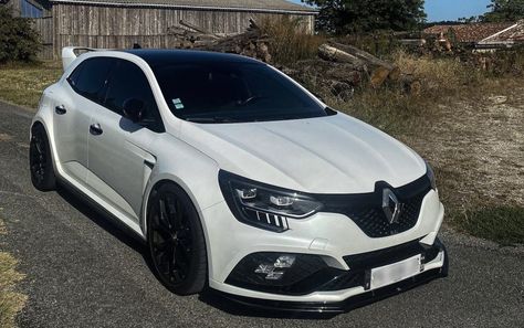 Clio Rs, Hypebeast Room, Hatchback Cars, Kia Rio, Renault Megane, First Car, Dream Cars, Bike, Cars