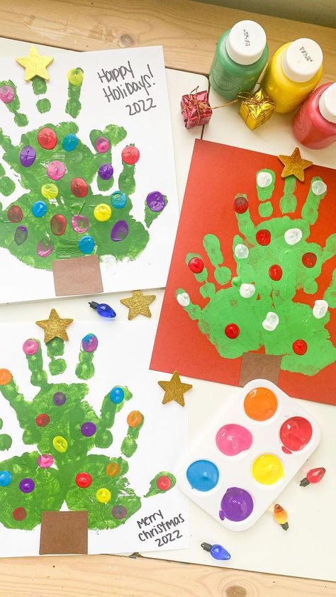 Childs Christmas Card Ideas, Handprint Christmas Tree Card, Hand Christmas Tree Craft For Kids, Christmas Card Toddler Craft, Christmas Finger Painting For Kids, Christmas Tree Handprint Art, Christmas Tree Crafts Preschool, Handprint Tree Craft, Hand Print Christmas Tree