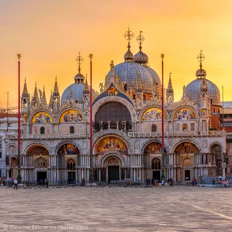 The beautiful Saint Mark's Basilica at sunset. The most famous of the city's churches lies at the eastern end of the Piazza San Marco. ⁣ ⁣… Saint Marco Venice, Italy Wallpaper, Saint Mark's Basilica, Etching Ideas, Republic Of Venice, Secret Passageways, Italian City, Piazza San Marco, European Architecture