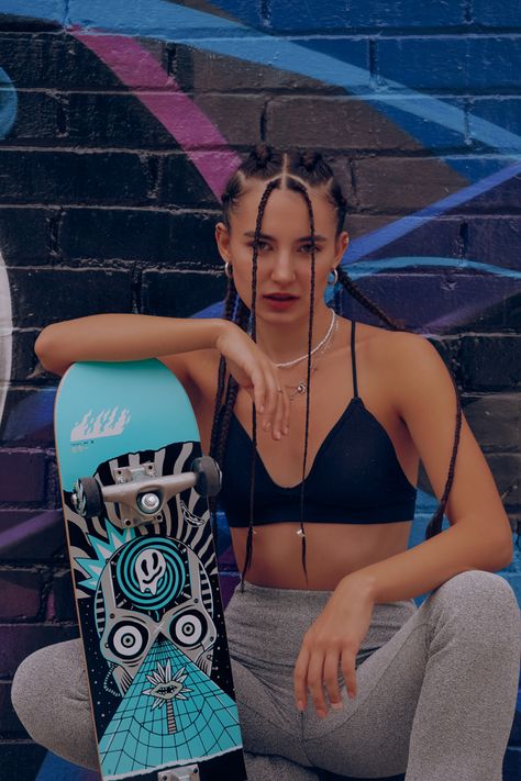 Skateboard Clothing Aesthetic, Skateboarding Photoshoot, Skateboard Poses, Skateboard Photoshoot, Skatepark Photoshoot, Dance Graffiti, Skate Photoshoot, Skater Photoshoot, Skater Chic