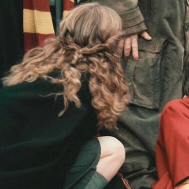 Hermione Granger Hair, Hermione Hair, Harry Potter Hairstyles, Hermione Granger Aesthetic, Harry Potter Icons, Music On Spotify, Images Harry Potter, Chamber Of Secrets, Harry Potter Cast