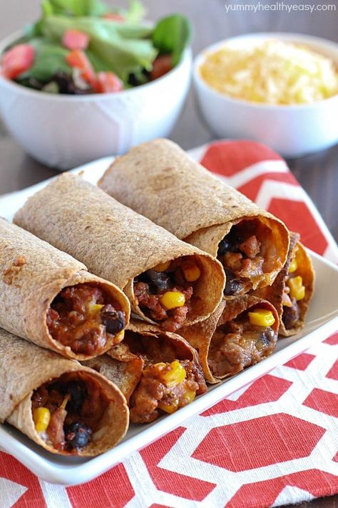 Need a light & easy dinner? Try this Skinny Baked Mexican Flautas Recipe! They're made lighter with a few ingredient swaps and are baked instead of fried. They are incredibly delicious! Whole Wheat tortillas filled with lean ground turkey, corn, black beans, refried beans, cheese, and lots of spices!! Super yummy dinner recipe! Light Easy Dinner, Mexican Flautas, Black Bean Taquitos, Flautas Recipe, Bean Taquitos, Healthy Weekly Meal Plan, Wheat Tortillas, Best Mexican Recipes, Yummy Meals