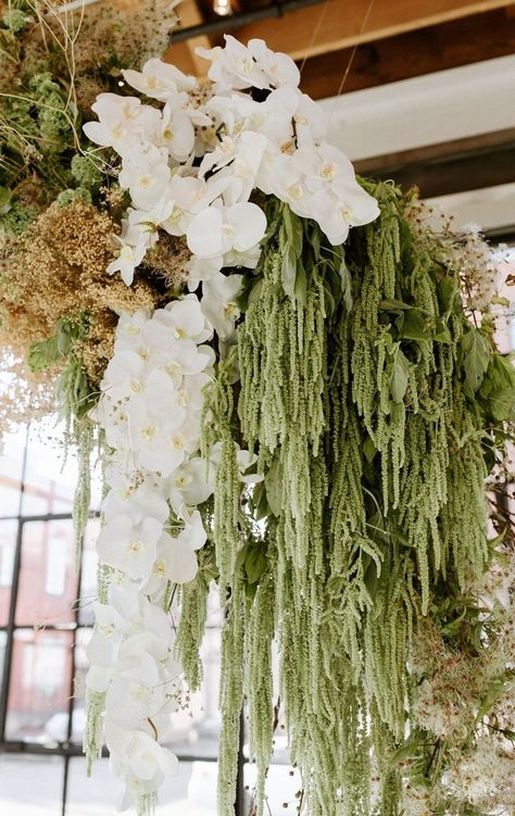 Indoor Wedding Ceremony Flowers, Monochromatic Wedding Flowers, Dried And Fresh Flowers Wedding, Moss Floral Arrangements, Wedding Floral Arrangements Ceremony, Floating Floral Arrangements, Burgundy And Green Wedding, Colorblock Wedding, Grass Floral Arrangements