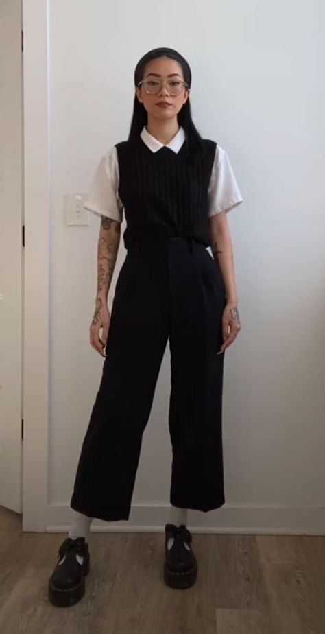 Designer Goth Fashion, Buisness Goth Outfit, Grunge Outfits Professional, Minimalistic Grunge Outfits, Korean Fashion Black Dress, Classy Grunge Outfits Edgy, Business Casual Creative, Nerdy Business Casual Geek Chic, Hotel Interview Outfit