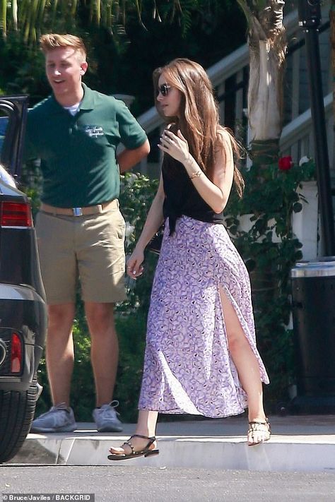 Lily Collins Style, Outing Outfit, Celebrity Casual Outfits, Gamine Style, Patterned Skirt, Model Inspo, Causal Outfits, Paris Outfits, Long Dress Casual