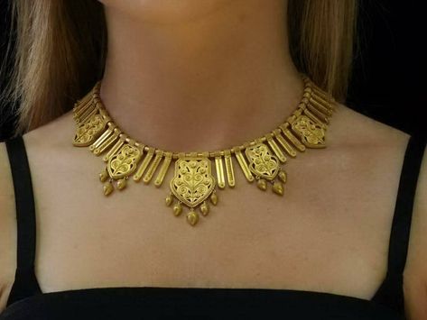 Antique gold filigree choker necklace made in France (image 9 of 11) Gold Neckles, Antique Necklace Gold, Byzantine Jewelry, Choker Necklace Designs, Choker Designs, Antique Filigree, Old Design, Antique Jewellery Designs, Antique Bridal Jewelry