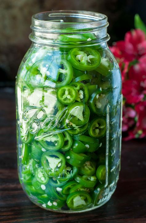 Pickled Recipes, Pickled Foods, Pickled Jalapeno Peppers, Mexikansk Mat, Jalapeño Peppers, Pickled Peppers, Pickle Recipes, Pickled Jalapeño, Jalapeno Recipes