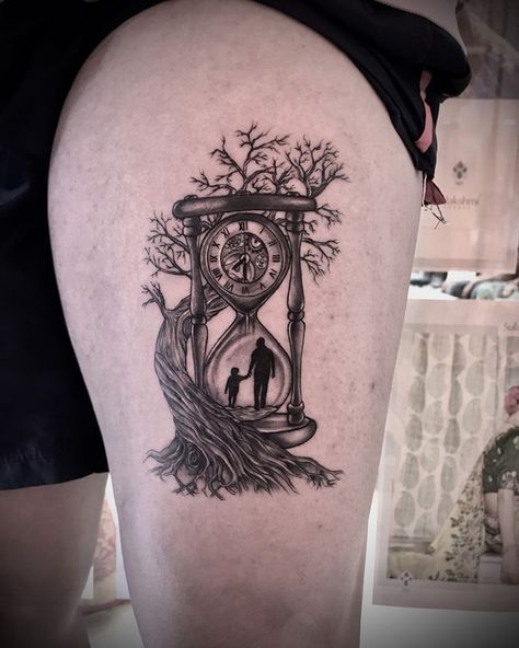 Hour Glass Tattoo Design, Crow Tattoo Design, Emo Tattoos, Hourglass Tattoo, Tattoo Board, Crow Tattoo, Tree Of Life Tattoo, Clock Tattoo, Cute Tattoos For Women