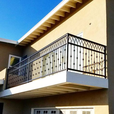 Contemporary Stair Railing, Balcony Railing Design Modern, Glass Stair Railing, Iron Railings Outdoor, Glass Stair, Glass Railing Stairs, Iron Balcony Railing, Rustic Stairs, Gate Wall Design