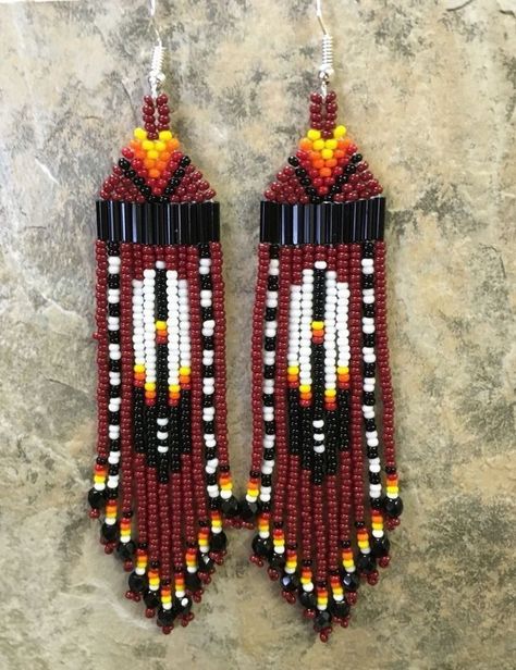 Images Seed Bead Designs, Anting Manik, Native American Beadwork Patterns, Native Beading, Beaded Jewelry Earrings, Native Beading Patterns, Beaded Earrings Native, Beadwork Designs, Beaded Earrings Tutorials