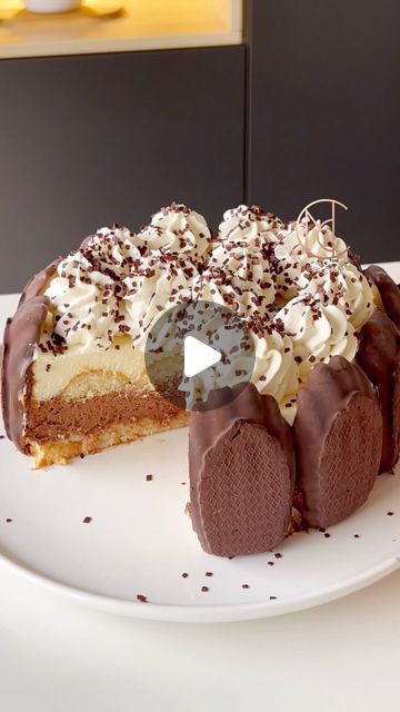 Chocolate Charlotte, Charlotte Cake, Chocolate Pastry, Pastry Cake, Food Cakes, Interstellar, Ice Cream Recipes, Chocolate Bar, Chocolate Recipes