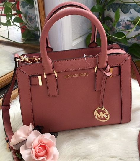 Sac Michael Kors, Trendy Purses, Luxury Bags Collection, Mk Handbags, Michael Kors Handbag, Girly Bags, Luxury Purses, Chic Bags, Pretty Bags