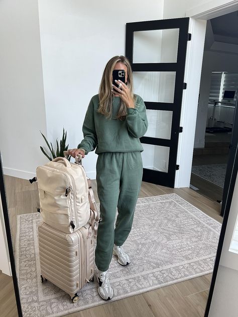 Design - Crewneck, Long sleeve, pullover tops, oversized, high waisted, pockets, ribbed cuffs, 2 piece outfits sweatsuit. #ad Women Sweatsuit Outfit, Womens Sweatsuit Outfits, Matching Sweat Set Outfit, Matching Sweatsuit Outfits, Matching Sweatsuit Outfit, Sweatsuit Outfits Women, Sweat Suits Outfits, Sweatsuit Outfits, Sweatsuit Outfit