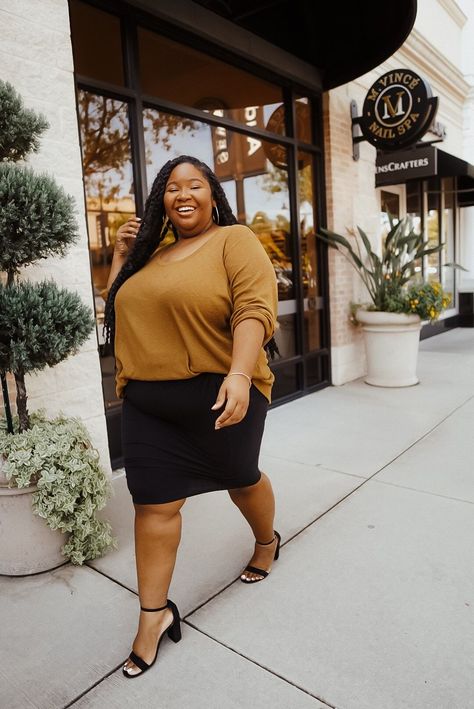 Today's blog post is a round up of plus size fall outfit ideas. Click the link to check out the different styling options this fall. #plussizefalloutfits #plussizefashion #falloutfits #falloutfitideas #plussizeoutfitideas Plus Size Fall Outfit Ideas, Comfortable Fall Outfits, Casual Plus Size Outfits, Engagement Photo Outfits Fall, Plus Size Winter Outfits, Sweater Outfits Fall, Plus Size Fall Fashion, Plus Size Fall Outfit, Plus Size Fall