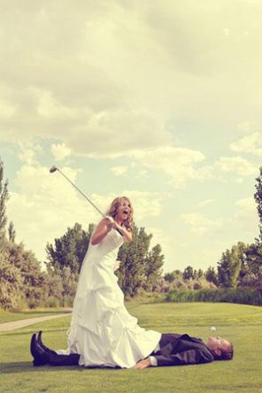 funny-golf-course-wedding-photos Golf Course Wedding Photos, Country Wedding Pictures, Funny Wedding Pictures, Wedding Fotos, Golf Wedding, Golf Photography, Golf Course Wedding, Funny Wedding Photos, And So It Begins