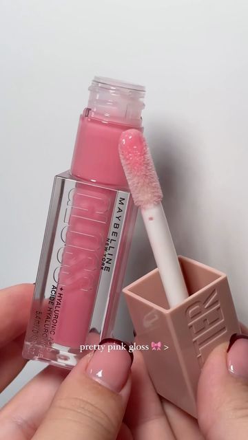 Klaudia Silakowska 🍒🏎 on Instagram: "this gloss is such a staple 🎀 @maybelline lifter gloss - gummy bear #lipgloss #beautyproducts #lipcare #prettypackaging #makeup #aesthetic #makeupaddict #beautyjunkie #beautycommunity" Maybelline Gloss, Trucco Glam, Maybelline Lip Gloss, Maybelline Lifter, Lifter Gloss, Maybelline Lip, Alat Makeup, Make Up Inspiration, Lip Makeup Tutorial