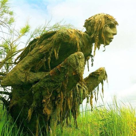 swamp creatures in a French nature reserve by Sculptor Sophie Prestigiacomo Swamp Creature, Ephemeral Art, French Sculptor, Green Magic, Magic Cards, Walk In The Woods, Read Image, Land Art, Nature Reserve