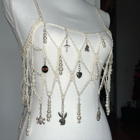 Crochet Body Jewelry, Crochet Rave Outfit, Goth Rave Outfits, Rave Crochet, Grandma Era, Bauch Tattoos, Look Boho Chic, Gilet Crochet, Crochet Idea