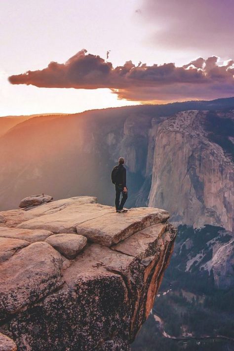 Fotografi Urban, Yosemite National Park, Pretty Places, On The Edge, Belle Photo, The Edge, Wonders Of The World, The Great Outdoors, Trekking