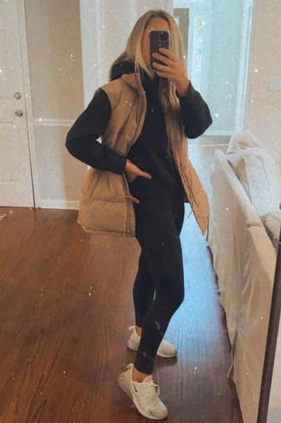 Legging Vest Outfit, Neutral Vest Outfit, Women Vest Outfits Winter, Taupe Puffer Vest Outfit, Athletic Vest Outfits, Oversized Puffer Vest Outfits For Women, Causal Leggings Outfit, Winter Outfits 2023 Trends Casual, Mini Puffer Vest Outfit