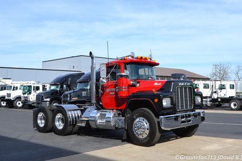 Old Mack Trucks, Mack Attack, Trucking Company, Tractor Trailer Truck, Model Truck Kits, Freightliner Trucks, Truck Transport, Western Star, Antique Trucks