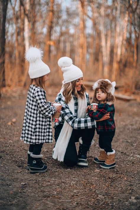 Holiday Looks with BB DAKOTA | Winter Plaid | Matching with Mom | Cold Weather Wear | Sorel Boots | Flannel Winter Family Pictures, Family Photo Outfits Winter, Couple Holiday, Winter Family Photos, Fall Family Photo Outfits, Fall Family Pictures, Winter Photoshoot, Winter Family, Winter Plaid