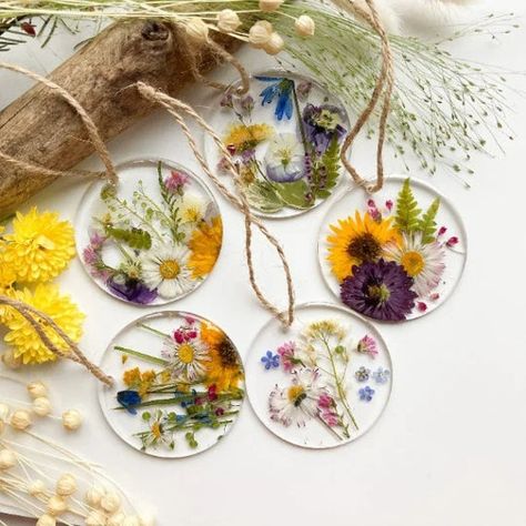 The set of 5 unique  Spring ornaments with real dried flowers composition will be an extraordinary handmade decor for  Easter or Christmas tree. This will be a perfect handmade botanical gift - this Christmas ball tree decoaration covered with resin will be liked by every person who loves nature, bohemian, eclectic or scandinaian style or unrepetable. Real pressed field flowers and plants- grass, pansies, ferns, daisies and other meadow flowers make this set really interesting and rich. Subtle and original decoration can also become a Christmas wall decor. This hanging home decoration can be used on the Christmas tree, on the window or just like a beautiful small pieces of floral art. The set consists of five flat, two-sided ornaments with 2.36 inch diameter with jute twine for hanging. Th Christmas Ball Tree, Flowers Christmas Tree, Flowers Composition, Dried Plants, Unique Christmas Ornaments, Flower Tree, Botanical Decor, Flower Ornaments, Window Trim